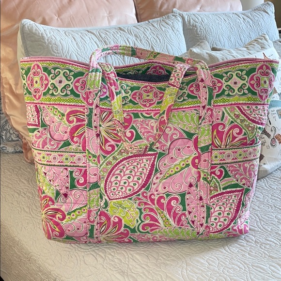 Vera Bradley Handbags - Vera Bradley Super Tote Bag Pinwheel Pink